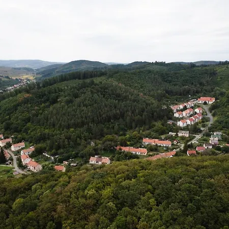 Videki Vendeghaz A Buekkben, Pezsgofuerdovel. * Királd