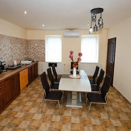 Apartmán Videki Vendeghaz A Buekkben, Pezsgofuerdovel. Királd