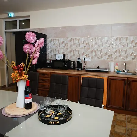 Videki Vendeghaz A Buekkben, Pezsgofuerdovel. Apartmán *