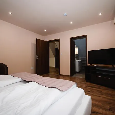 Apartmán Videki Vendeghaz A Buekkben, Pezsgofuerdovel. Királd