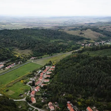 Videki Vendeghaz A Buekkben, Pezsgofuerdovel.