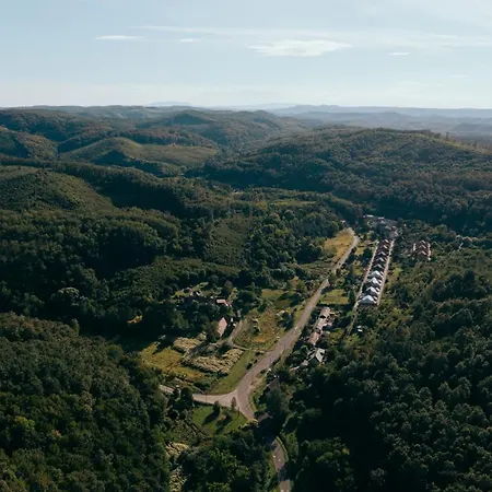 Videki Vendeghaz A Buekkben, Pezsgofuerdovel. Apartmán *