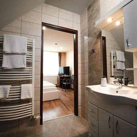 Videki Vendeghaz A Buekkben, Pezsgofuerdovel. Apartmán *