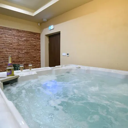 Apartmán Videki Vendeghaz A Buekkben, Pezsgofuerdovel. Királd